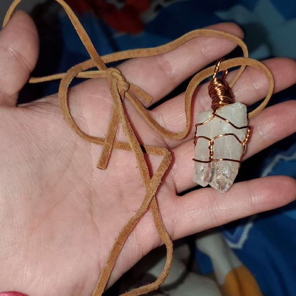 Jewelry - ❤️‍🔥10/$10❤️‍🔥 Clear Quartz Crystal Wire Wrapped Tan Leather Cord Necklace
